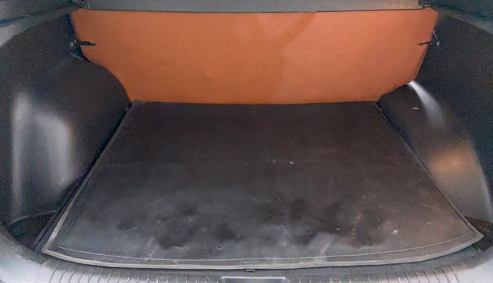 2015 Hyundai Creta 1.6 SX PLUS PETROL, Petrol, Manual, 55,546 km, Boot Inside