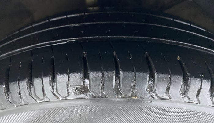 2018 Maruti Dzire VXI AMT, Petrol, Automatic, 60,253 km, Right Front Tyre Tread