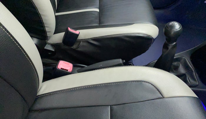 2013 Toyota Etios Liva G, Petrol, Manual, 72,597 km, Gear Lever