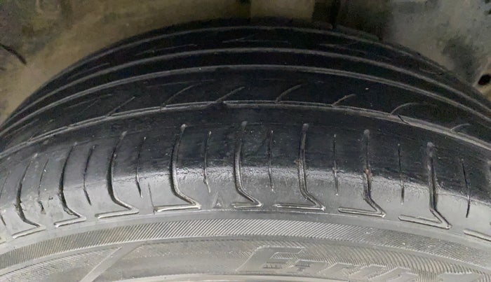 2013 Toyota Etios Liva G, Petrol, Manual, 72,597 km, Left Rear Tyre Tread