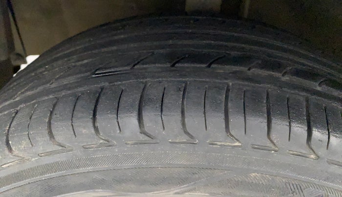 2013 Toyota Etios Liva G, Petrol, Manual, 72,597 km, Right Front Tyre Tread