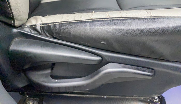 2013 Toyota Etios Liva G, Petrol, Manual, 72,597 km, Driver Side Adjustment Panel