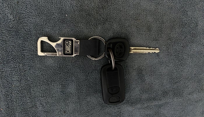 2013 Toyota Etios Liva G, Petrol, Manual, 72,597 km, Key Close Up