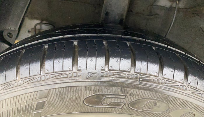 2015 Hyundai Xcent SX 1.2, Petrol, Manual, 48,203 km, Right Rear Tyre Tread