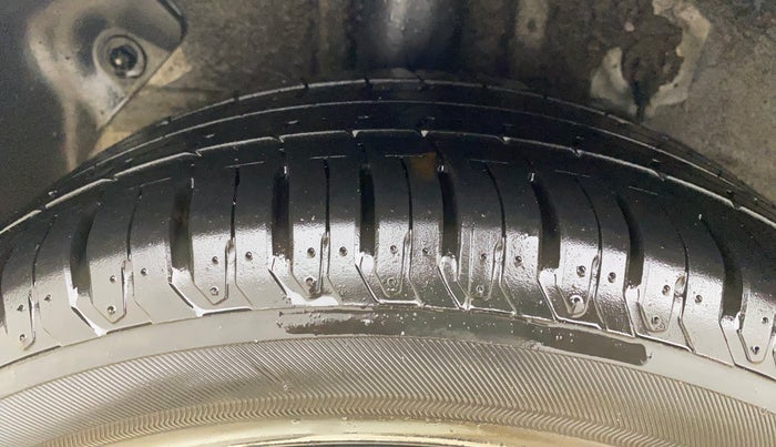 2014 Hyundai Elite i20 ASTA 1.2, CNG, Manual, 1,24,344 km, Right Rear Tyre Tread