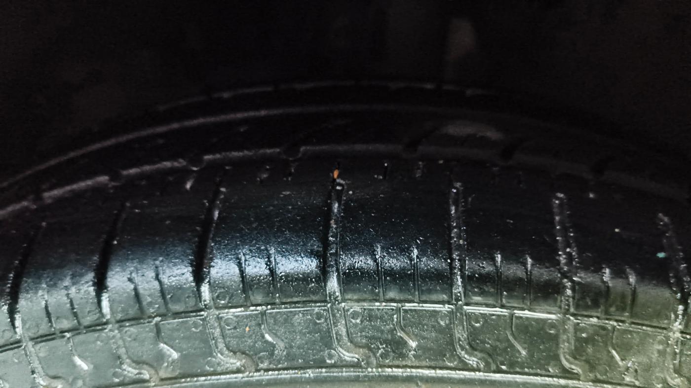2017 Maruti Dzire VDI AMT, Diesel, Automatic, 82,938 km, Left Front Tyre Tread