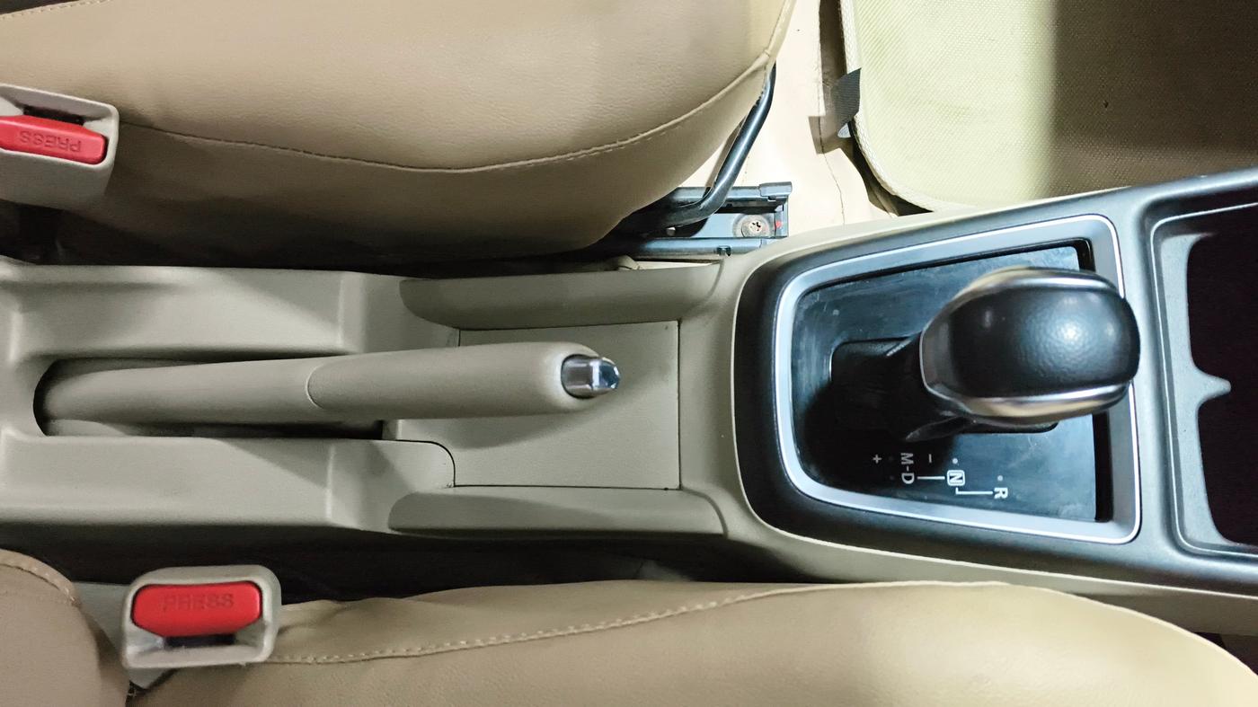 2017 Maruti Dzire VDI AMT, Diesel, Automatic, 82,938 km, Gear Lever