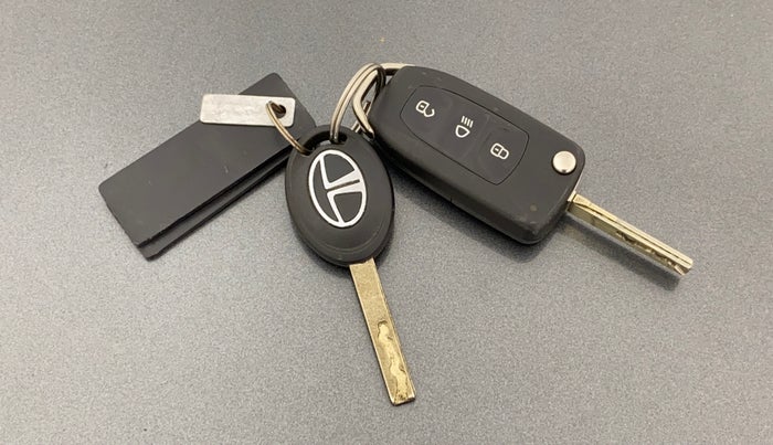 2021 Tata Tiago XZA PETROL, CNG, Automatic, 20,563 km, Key Close Up