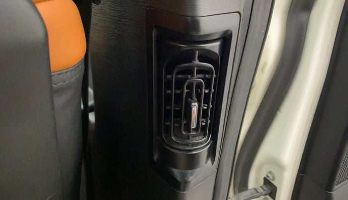 2018 Mahindra XUV500 W9, Diesel, Manual, 66,262 km, Rear AC Vents