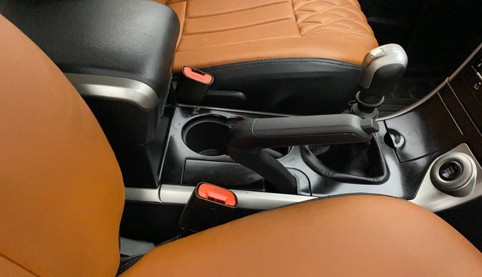 2018 Mahindra XUV500 W9, Diesel, Manual, 66,262 km, Gear Lever