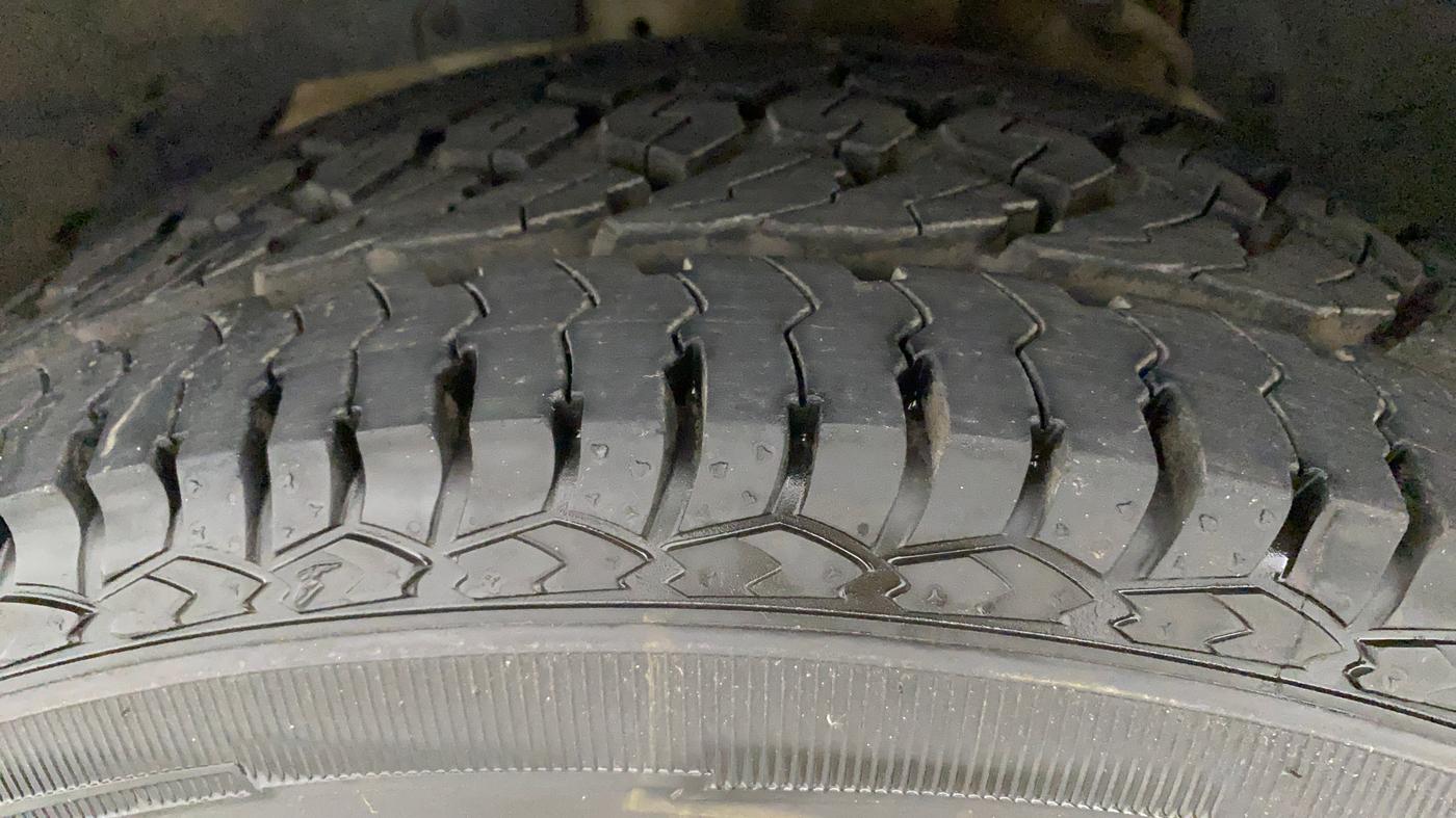 2018 Mahindra XUV500 W9, Diesel, Manual, 66,262 km, Left Front Tyre Tread