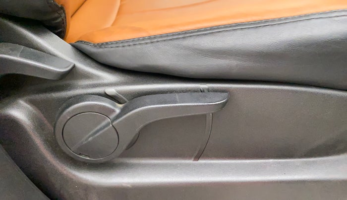 2018 Mahindra XUV500 W9, Diesel, Manual, 66,262 km, Driver Side Adjustment Panel