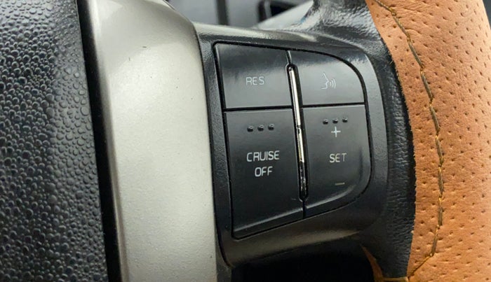 2018 Mahindra XUV500 W9, Diesel, Manual, 66,262 km, Adaptive Cruise Control