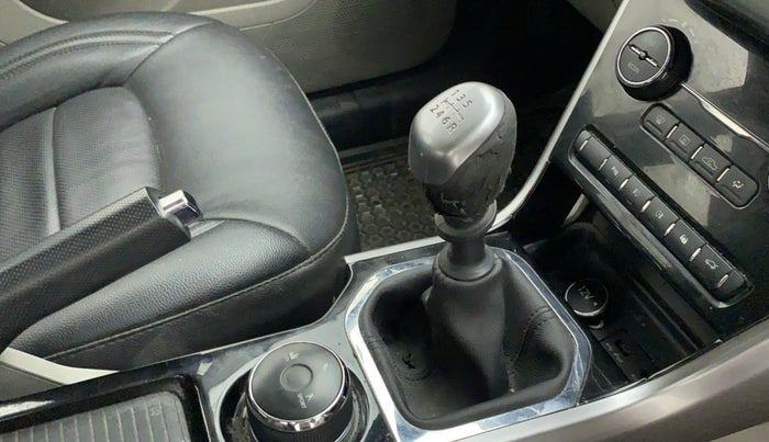 2017 Tata NEXON XZ PLUS PETROL, Petrol, Manual, 54,625 km, Gear lever - Knob cover torn