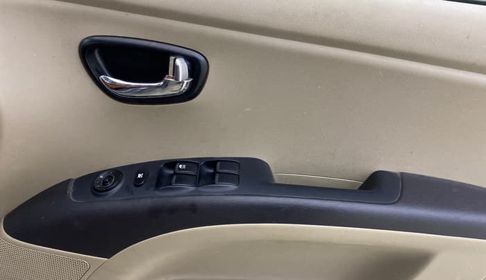 2013 Hyundai i10 SPORTZ 1.2, Petrol, Manual, 40,873 km, Driver Side Door Panels Control