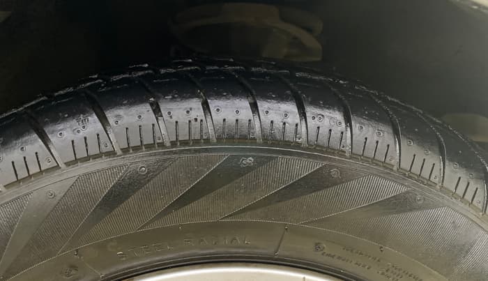 2013 Hyundai i10 SPORTZ 1.2, Petrol, Manual, 40,873 km, Right Front Tyre Tread