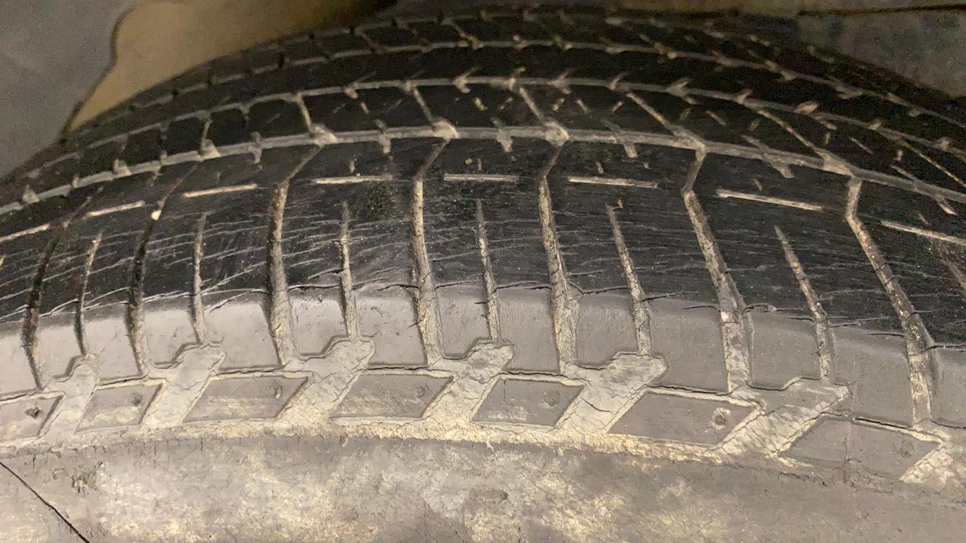 2012 Mahindra XUV500 W8, Diesel, Manual, 54,950 km, Left Rear Tyre Tread