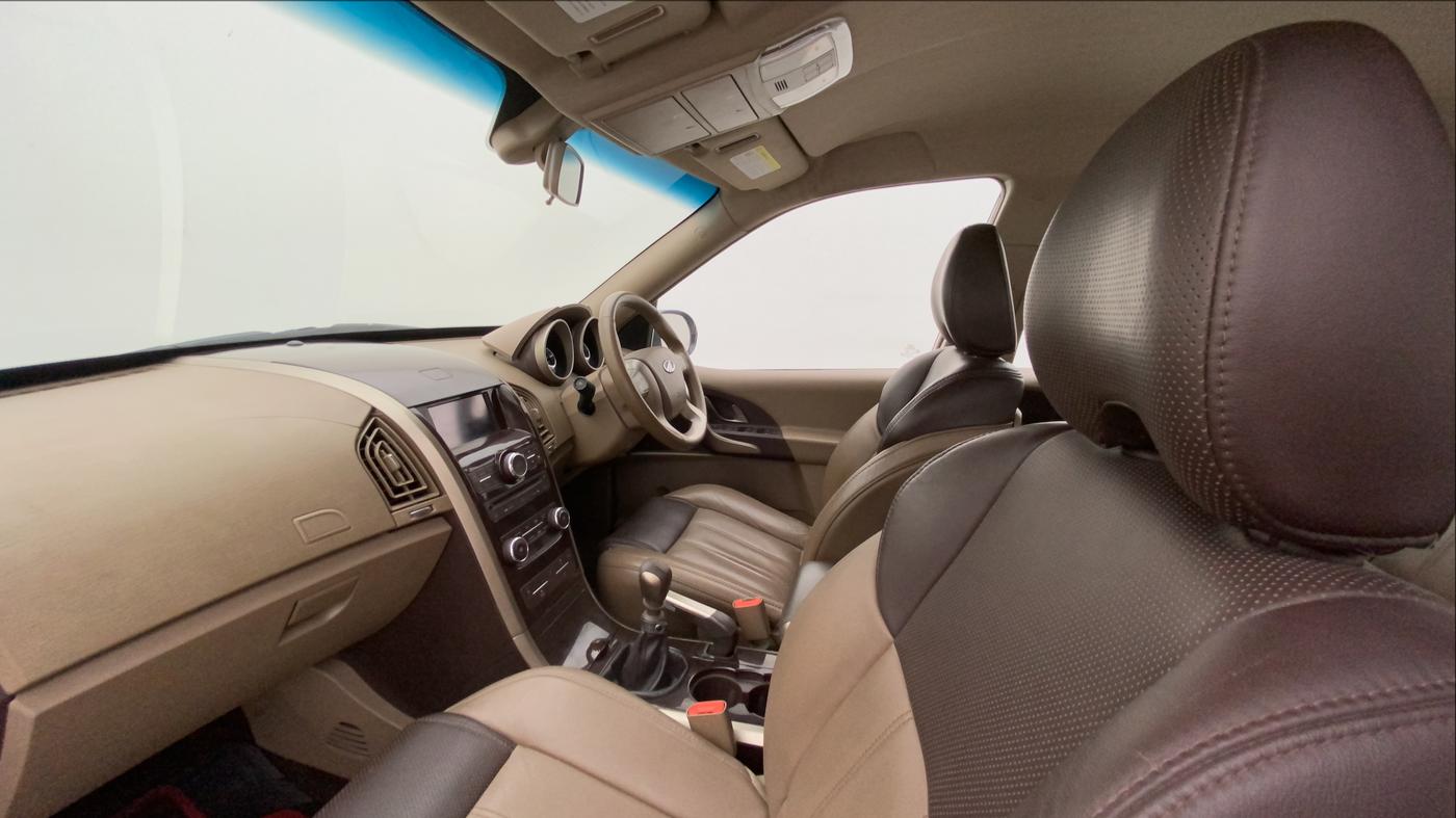 2012 Mahindra XUV500 W8, Diesel, Manual, 54,950 km, Right Side Front Door Cabin