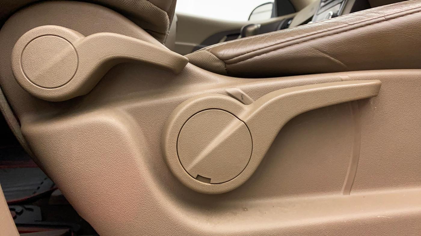 2012 Mahindra XUV500 W8, Diesel, Manual, 54,950 km, Driver Side Adjustment Panel