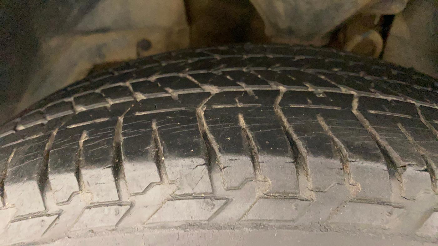 2012 Mahindra XUV500 W8, Diesel, Manual, 54,950 km, Left Front Tyre Tread