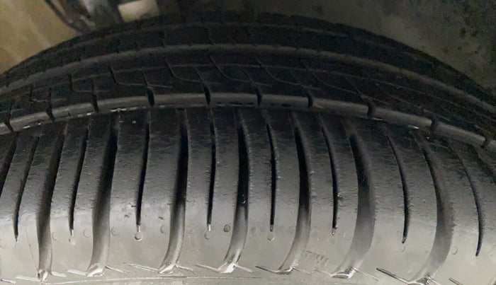 2018 Volkswagen Polo COMFORTLINE 1.0L MPI, Petrol, Manual, 51,642 km, Right Front Tyre Tread