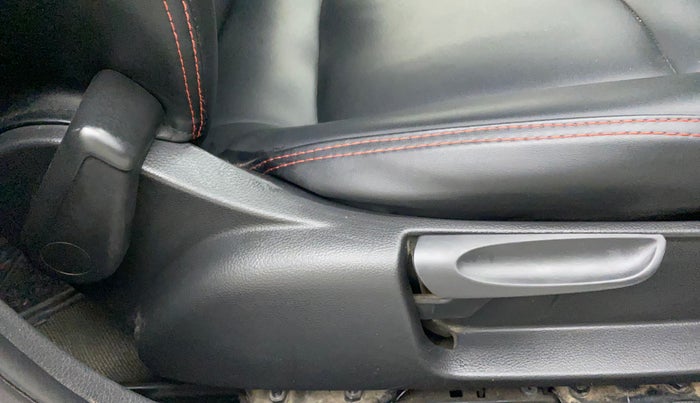 2018 Volkswagen Polo COMFORTLINE 1.0L MPI, Petrol, Manual, 51,642 km, Driver Side Adjustment Panel