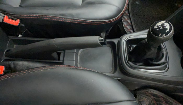 2018 Volkswagen Polo COMFORTLINE 1.0L MPI, Petrol, Manual, 51,642 km, Gear Lever