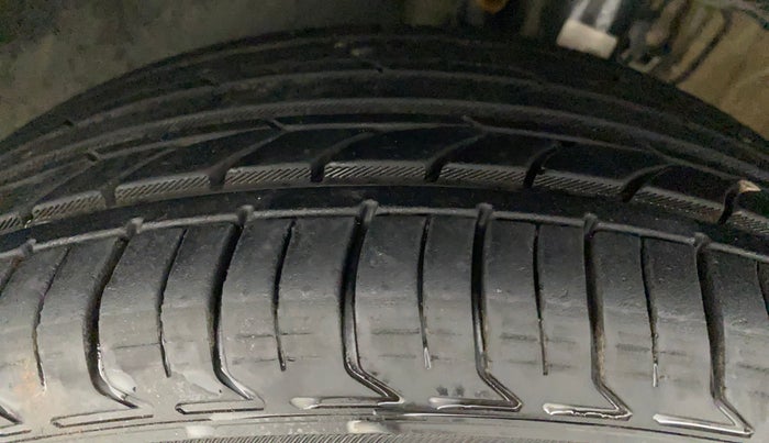 2018 Volkswagen Polo COMFORTLINE 1.0L MPI, Petrol, Manual, 51,642 km, Left Front Tyre Tread