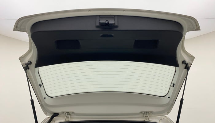 2018 Volkswagen Polo COMFORTLINE 1.0L MPI, Petrol, Manual, 51,642 km, Boot Door Open