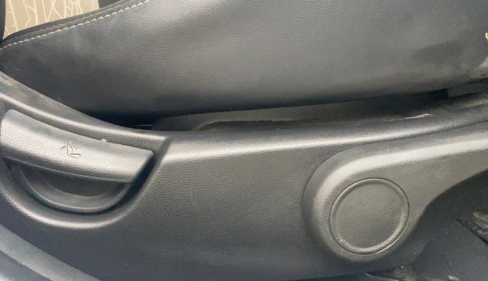 2019 Hyundai Grand i10 ASTA 1.2 KAPPA VTVT, Petrol, Manual, 98,737 km, Driver Side Adjustment Panel