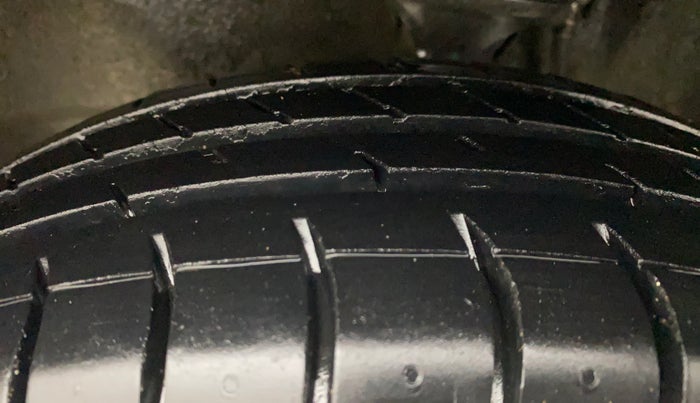 2016 Maruti Alto K10 VXI, Petrol, Manual, 1,13,711 km, Left Front Tyre Tread
