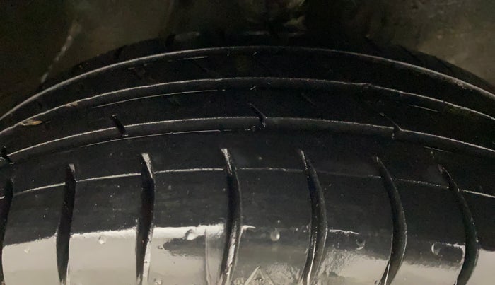 2016 Maruti Alto K10 VXI, Petrol, Manual, 1,13,711 km, Right Front Tyre Tread