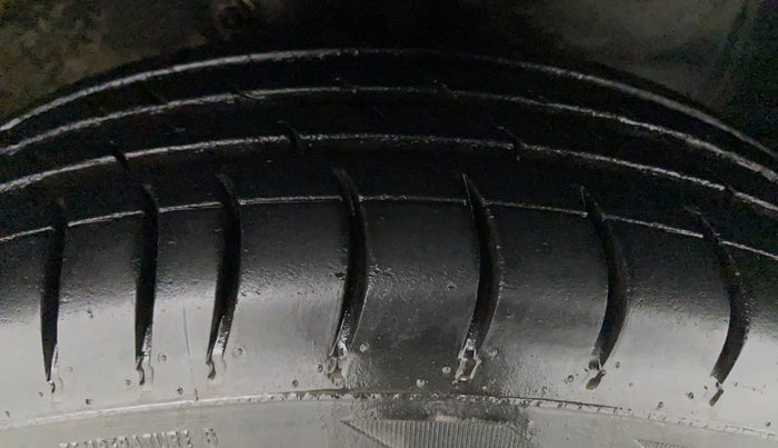 2011 Maruti A Star VXI, Petrol, Manual, 49,501 km, Right Front Tyre Tread