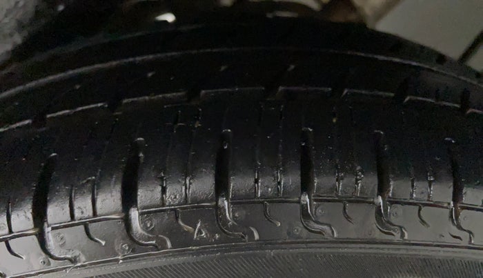 2011 Maruti A Star VXI, Petrol, Manual, 49,501 km, Left Front Tyre Tread