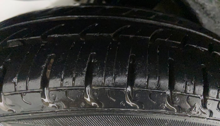 2011 Maruti A Star VXI, Petrol, Manual, 49,501 km, Right Rear Tyre Tread