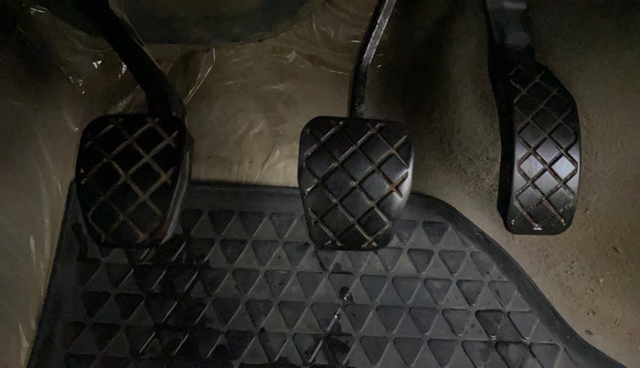 2013 Volkswagen Polo COMFORTLINE 1.2L PETROL, CNG, Manual, 74,931 km, Pedals