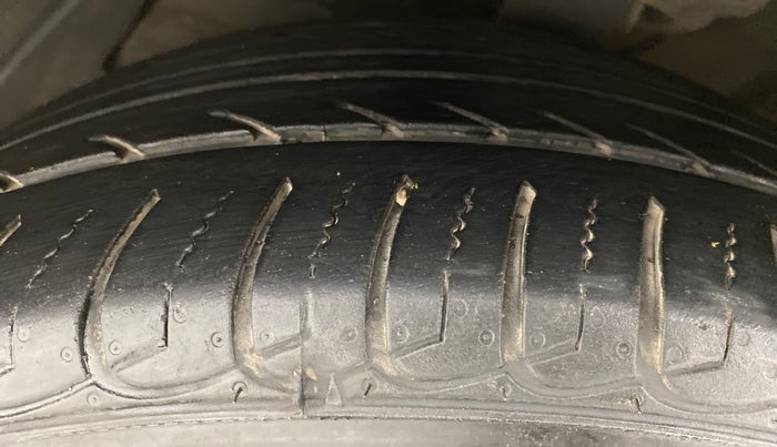 2014 Hyundai New Elantra 1.6 SX MT, Diesel, Manual, 81,321 km, Left Front Tyre Tread