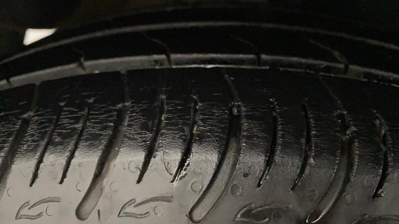 2021 Maruti Baleno DELTA PETROL 1.2, Petrol, Manual, 28,318 km, Right Rear Tyre Tread
