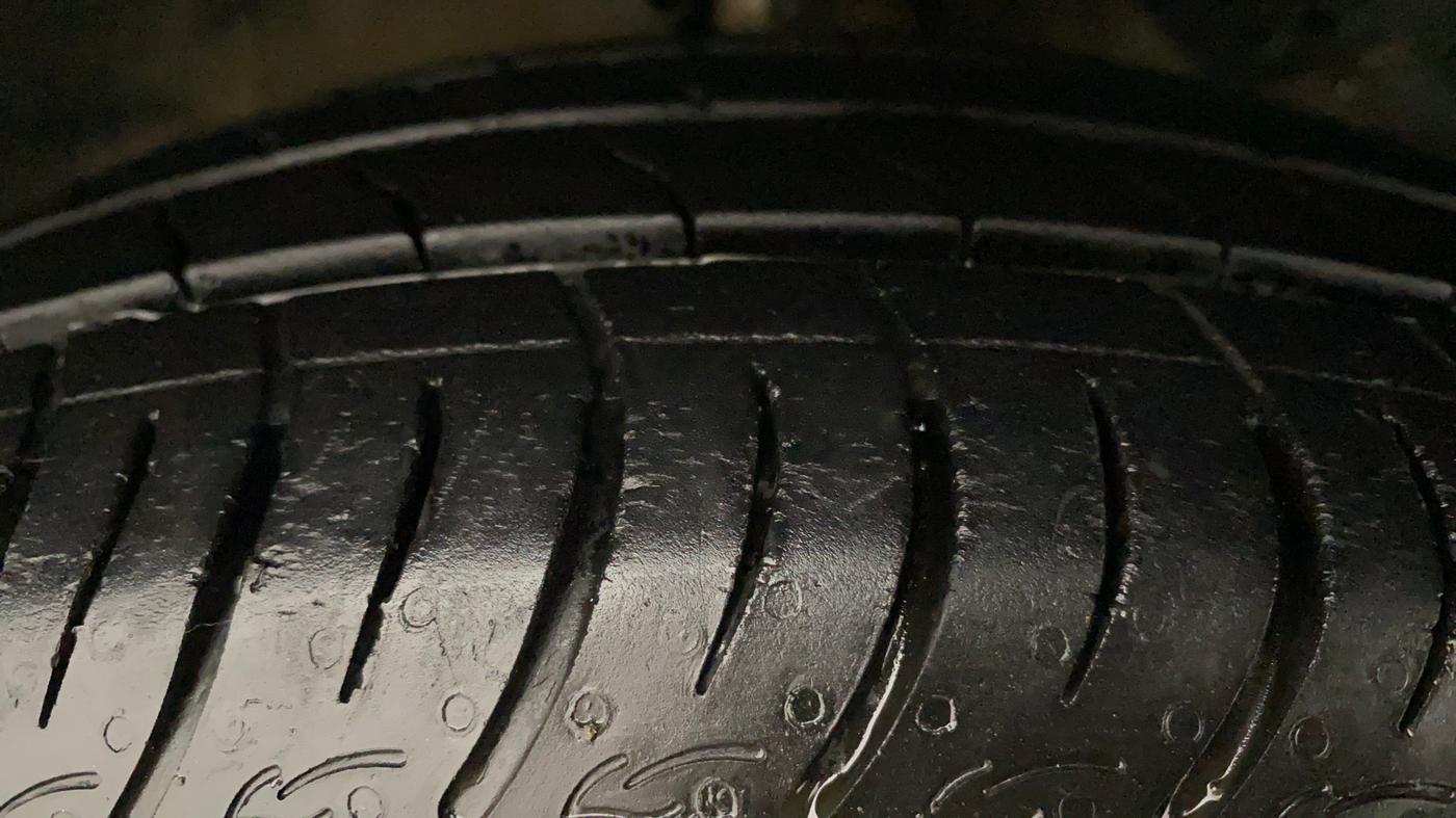 2021 Maruti Baleno DELTA PETROL 1.2, Petrol, Manual, 28,318 km, Right Front Tyre Tread
