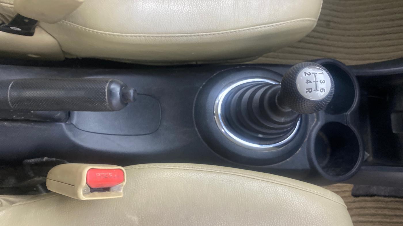 2015 Honda Amaze 1.2L I-VTEC S, Petrol, Manual, 45,722 km, Gear Lever