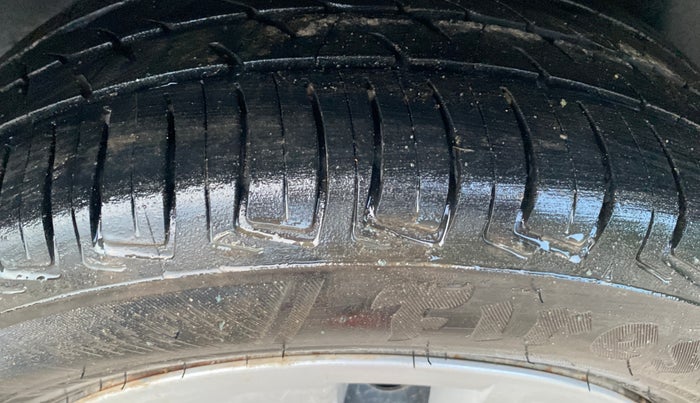 2022 Skoda KUSHAQ ACTIVE 1.0L TSI MT, Petrol, Manual, 84,819 km, Left Rear Tyre Tread