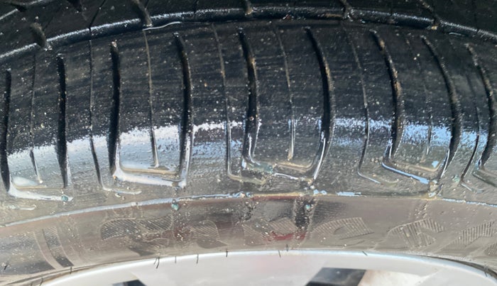 2022 Skoda KUSHAQ ACTIVE 1.0L TSI MT, Petrol, Manual, 84,819 km, Left Front Tyre Tread