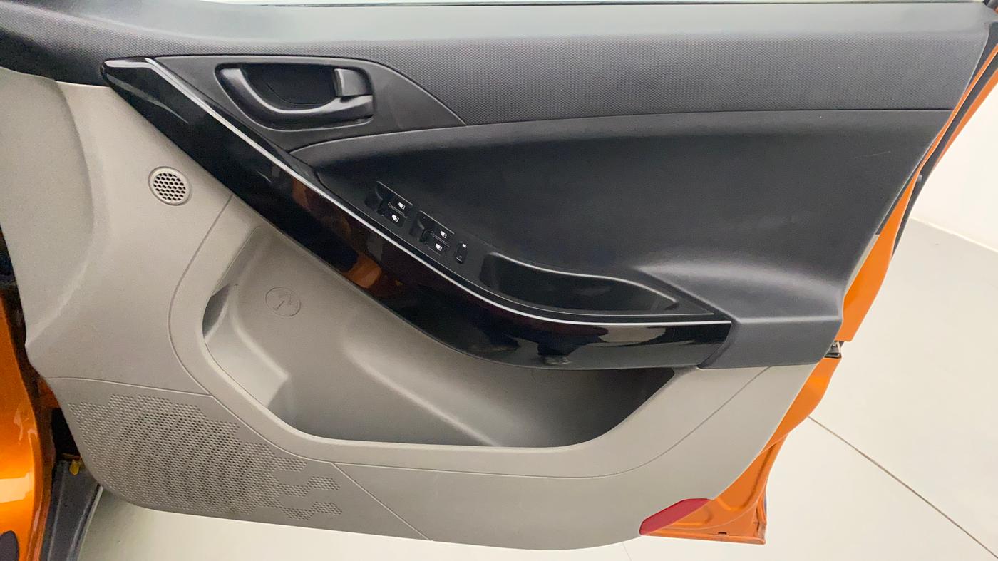 2018 Tata NEXON XM DIESEL, Diesel, Manual, 81,108 km, Driver Side Door Panels Control
