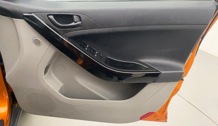 2018 Tata NEXON XM DIESEL, Diesel, Manual, 81,108 km, Driver Side Door Panels Control
