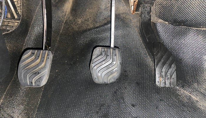 2021 Renault Kwid RXT 1.0 (O), Petrol, Manual, 1,05,770 km, Pedals