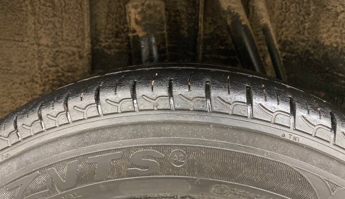 2021 Renault Kwid RXT 1.0 (O), Petrol, Manual, 1,05,770 km, Right Rear Tyre Tread