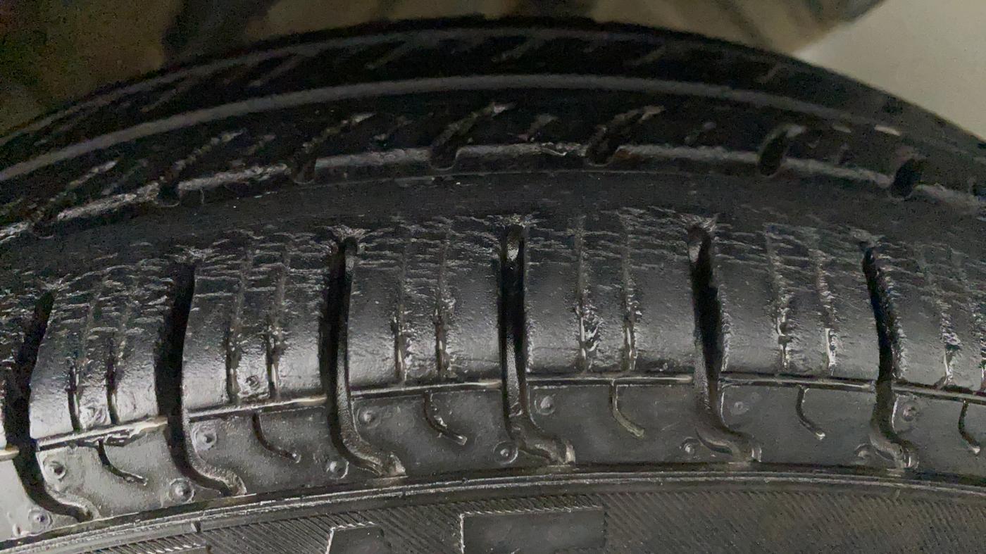 2012 Maruti Wagon R 1.0 LXI CNG, CNG, Manual, 48,766 km, Left Rear Tyre Tread