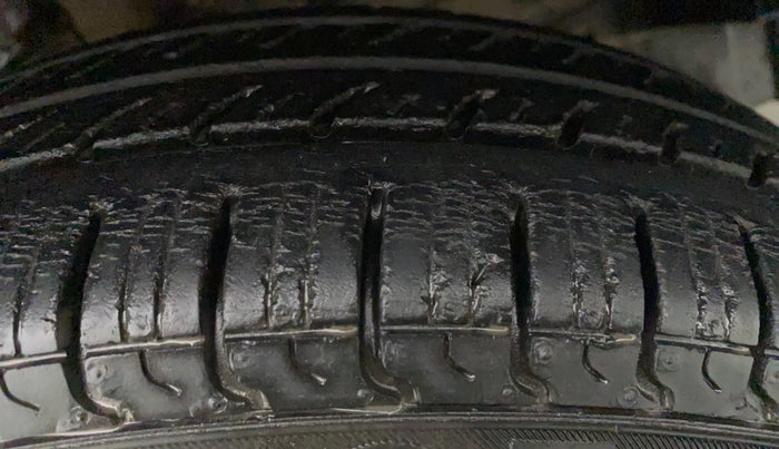 2012 Maruti Wagon R 1.0 LXI CNG, CNG, Manual, 48,766 km, Left Front Tyre Tread
