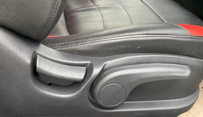 2019 Hyundai Elite i20 1.2 SPORTZ PLUS DUAL TONE VTVT, Petrol, Manual, 24,046 km, Driver Side Adjustment Panel