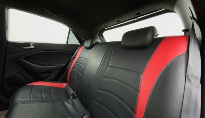 2019 Hyundai Elite i20 1.2 SPORTZ PLUS DUAL TONE VTVT, Petrol, Manual, 24,046 km, Right Side Rear Door Cabin